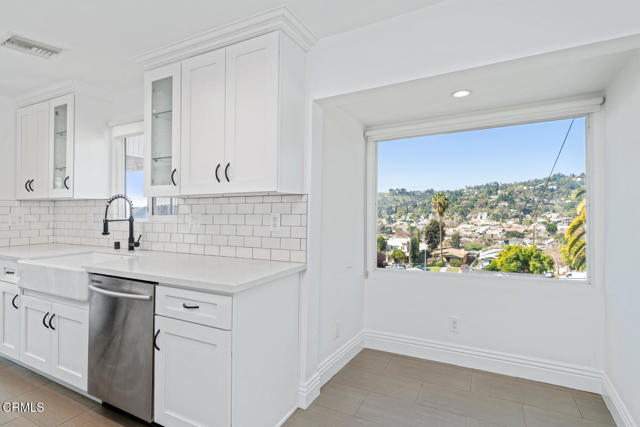 Detail Gallery Image 8 of 19 For 4507 Berenice Ave, Los Angeles,  CA 90031 - 3 Beds | 2 Baths