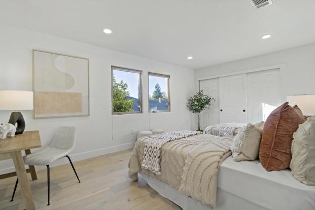 303 Lakeview Way, Redwood City CA: https://media.crmls.org/mediaz/8f8b7dbd-2205-4e66-b461-37c98a97d307.jpg