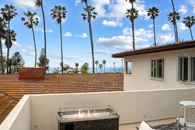 6423 Avenida Cresta, La Jolla CA: https://media.crmls.org/mediaz/8f8b7f91-4c5a-41d5-8102-2ed0fffcc43c.jpg