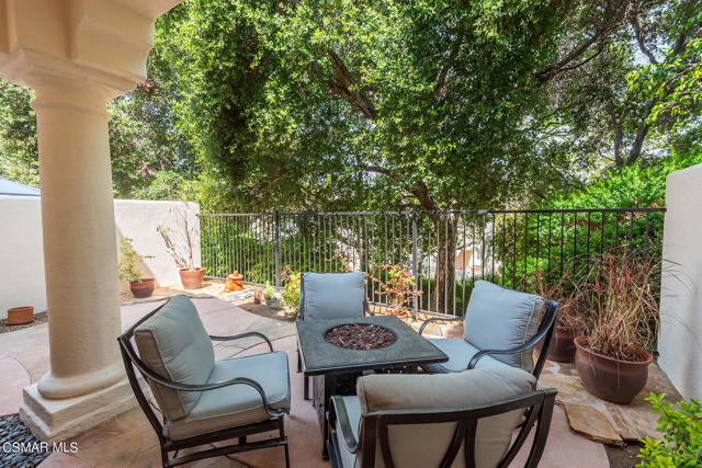 1025 Sunset Oak Circle, Newbury Park CA: https://media.crmls.org/mediaz/8f8b844b-1b2e-451d-8e31-910a099eb111.jpg