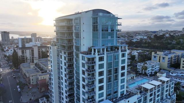 850 Beech St, San Diego CA: https://media.crmls.org/mediaz/8f8bb584-10ac-4fa8-b06d-8ec2301e01a7.jpg