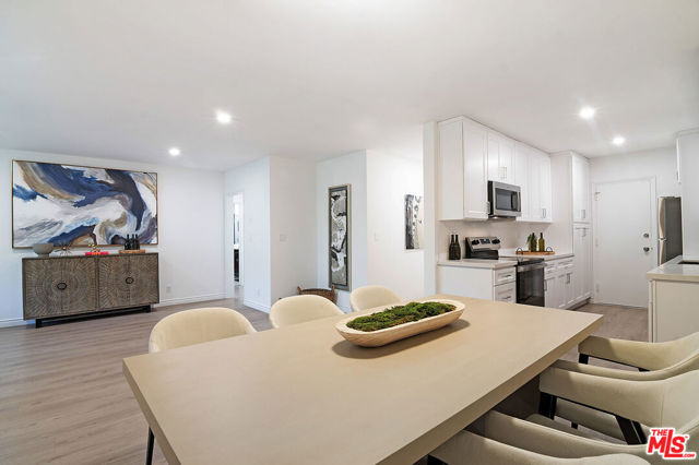 10725 Ohio Avenue, Los Angeles CA: https://media.crmls.org/mediaz/8f8bbddd-d3c8-4ec8-8338-e31f38650d7b.jpg