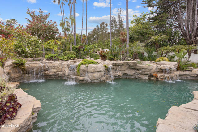 6972 Grasswood Avenue, Malibu CA: https://media.crmls.org/mediaz/8f8c63ca-a255-4c03-807d-c00dc92602ad.jpg