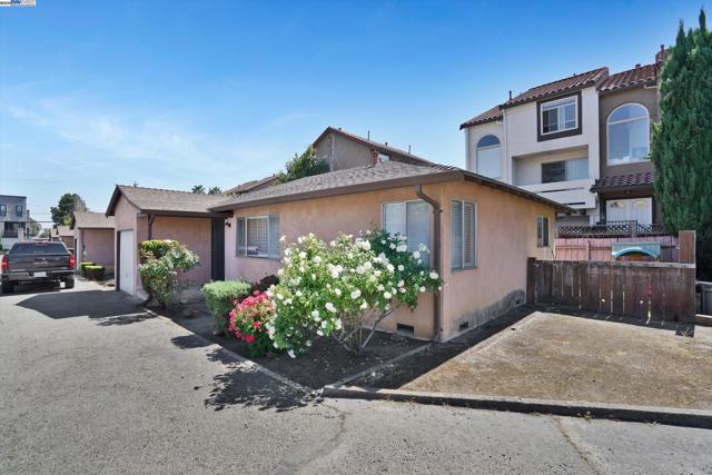 656 Berry Ave, Hayward CA: https://media.crmls.org/mediaz/8f8cc380-d5fa-4bd9-8ecf-1eed4159a6ac.jpg