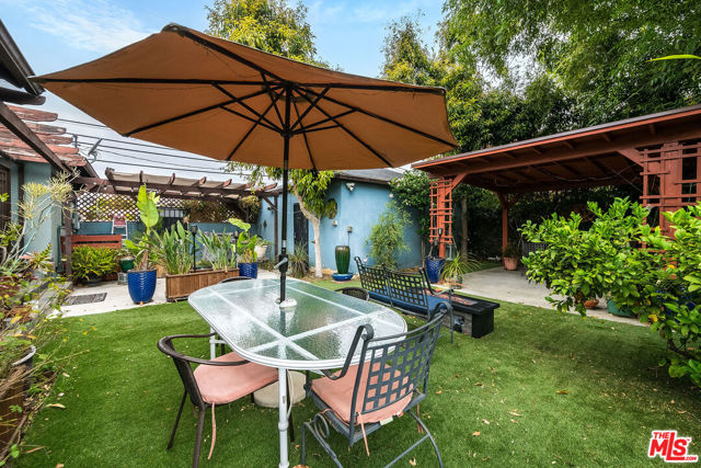 15361 Archwood Street, Van Nuys CA: https://media.crmls.org/mediaz/8f8cf6db-4efe-4f7a-a780-abc8a8cfc9d9.jpg