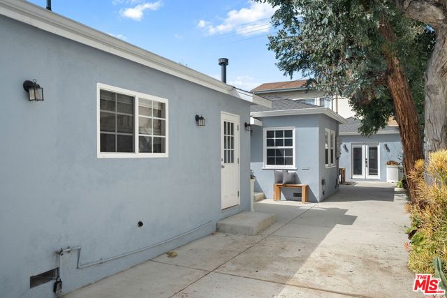 3627 Veteran Avenue, Los Angeles CA: https://media.crmls.org/mediaz/8f8d5b8a-d798-4ee5-93a2-34e7bb8e09c5.jpg