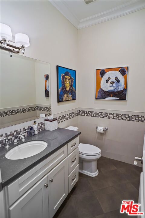 1701 Roscomare Road, Los Angeles CA: https://media.crmls.org/mediaz/8f8dc3fa-4776-486a-b31f-18c391be2af2.jpg