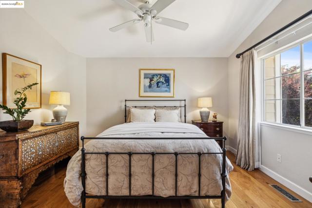 26 Farallon Ct, Richmond CA: https://media.crmls.org/mediaz/8f8e527e-f11e-44cb-9ece-ee02b4b3bc13.jpg