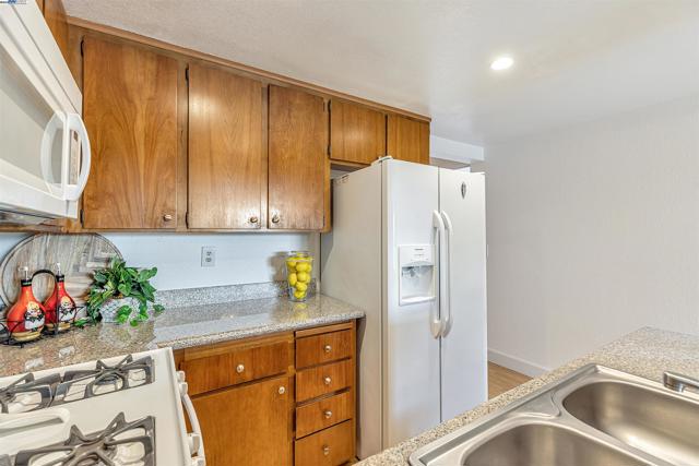 2013 Galloway Cmn, Livermore CA: https://media.crmls.org/mediaz/8f8e98ed-4ee1-4907-8edf-bdf28d68af9a.jpg