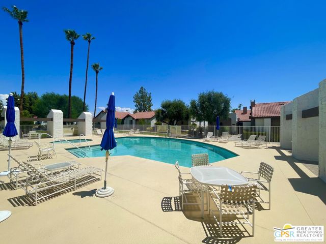2234 S Linden Way, Palm Springs CA: https://media.crmls.org/mediaz/8f8f0b96-88d5-4d83-b3c7-03f902564e51.jpg