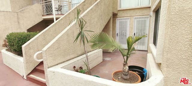 108 W Maple Street, Glendale CA: https://media.crmls.org/mediaz/8f8fab97-af67-4fd1-9d7f-1be6ebca0609.jpg