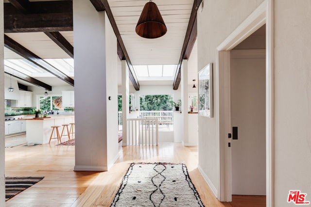 3629 Serra Road, Malibu CA: https://media.crmls.org/mediaz/8f8fd4d8-e179-4048-b6e7-6fe3f9365c65.jpg