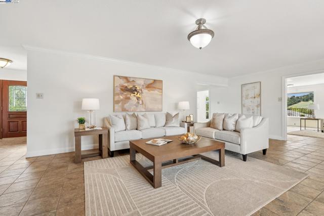 375 Montecillo Dr, Walnut Creek CA: https://media.crmls.org/mediaz/8f8fe057-7b88-4144-b9c7-02ae2ad3e1aa.jpg