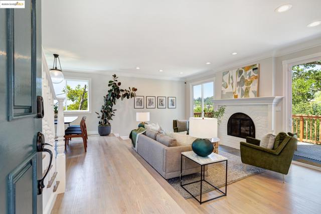 2 Cavendish Ln, Piedmont CA: https://media.crmls.org/mediaz/8f8fe7bf-ae47-4898-a5c3-48c783861094.jpg
