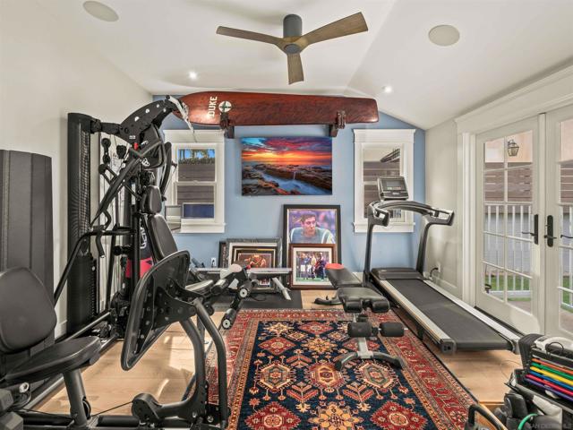 1027 G Ave, Coronado CA: https://media.crmls.org/mediaz/8f900235-7d3d-4beb-aaa0-869751a817f3.jpg