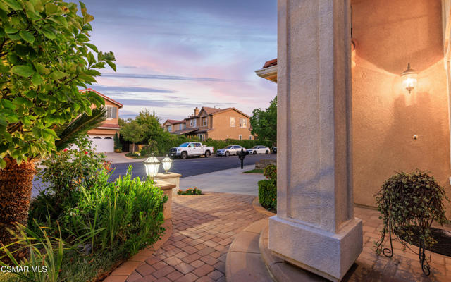 20769 Lugano Way, Porter Ranch CA: https://media.crmls.org/mediaz/8f90ab23-dc52-4c4c-a151-89cc97306aea.jpg