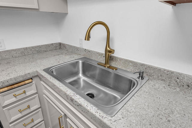 2825 N Los Felices, Palm Springs CA: https://media.crmls.org/mediaz/8f91ab7f-388f-4fc0-ab4d-9efe6f0116e3.jpg