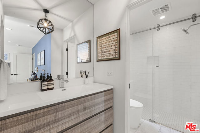 1739 San Ysidro Drive, Beverly Hills CA: https://media.crmls.org/mediaz/8f92137d-61f8-4df3-8fcd-453434ac5adf.jpg
