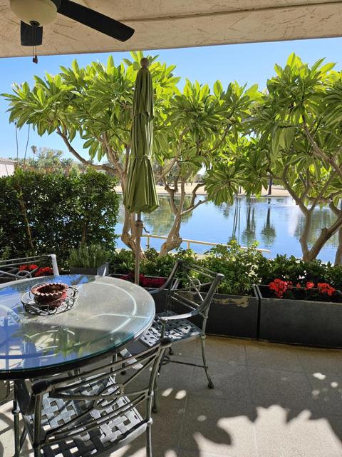 910 Island Drive, Rancho Mirage CA: https://media.crmls.org/mediaz/8f921a22-b320-4b31-91f9-0af60091a96a.jpg