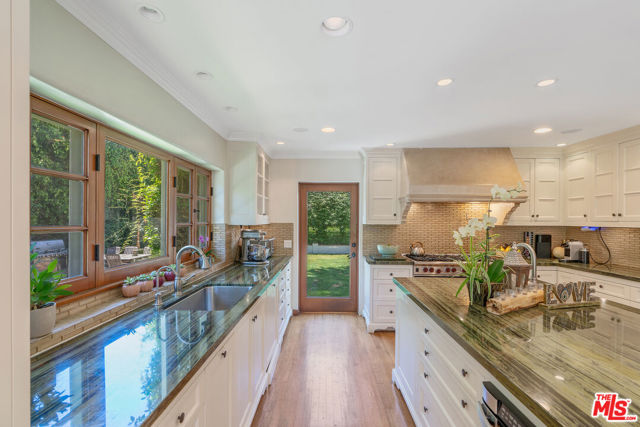 221 S Beverly Glen Boulevard, Los Angeles CA: https://media.crmls.org/mediaz/8f92c058-a9a8-410b-ac87-34b2325c9973.jpg
