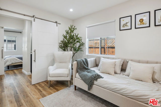 3976 Mclaughlin Avenue, Los Angeles CA: https://media.crmls.org/mediaz/8f9344cc-78b9-485f-b5f4-0374bd7dbfaf.jpg