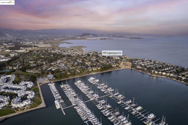 197 Lakeshore Ct, Richmond CA: https://media.crmls.org/mediaz/8f93c9e1-5fcd-43f2-845e-ed6537bdf418.jpg