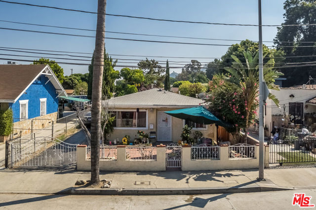 2660 Newell Street, Los Angeles, California 90039, ,Multi-Family,For Sale,Newell,25602195