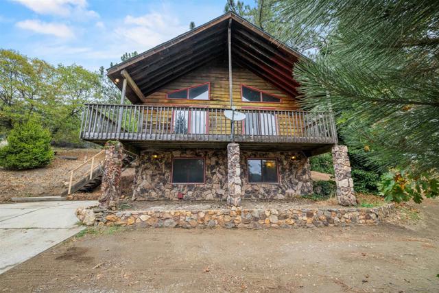 2380 Cape Horn Ave,  CA: https://media.crmls.org/mediaz/8f9410e4-3c15-416e-b627-382db43270c0.jpg