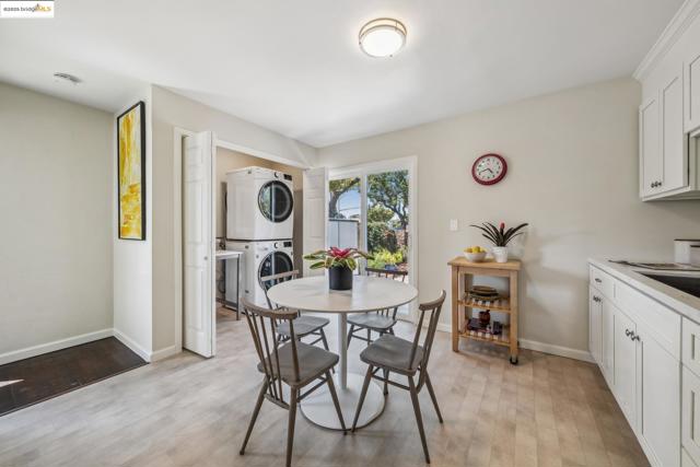 317 Pacific, Alameda CA: https://media.crmls.org/mediaz/8f941699-48a9-48af-a6e7-a268c9a88849.jpg