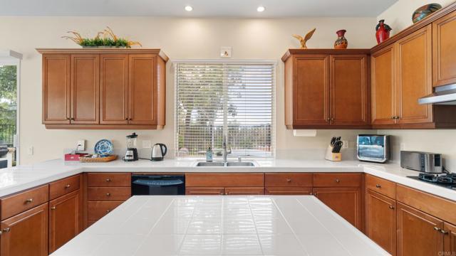 2225 David Place, Carlsbad CA: https://media.crmls.org/mediaz/8f943f7b-d71c-4dd3-b4a2-2de9ed5b14bb.jpg