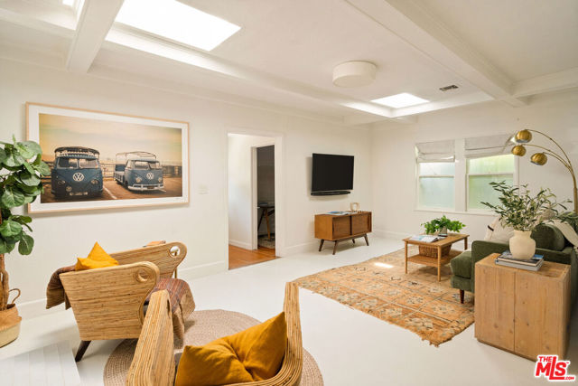 522 Altair Place, Venice CA: https://media.crmls.org/mediaz/8f946ef2-4b8d-4ad6-9ec7-2771be5b4535.jpg