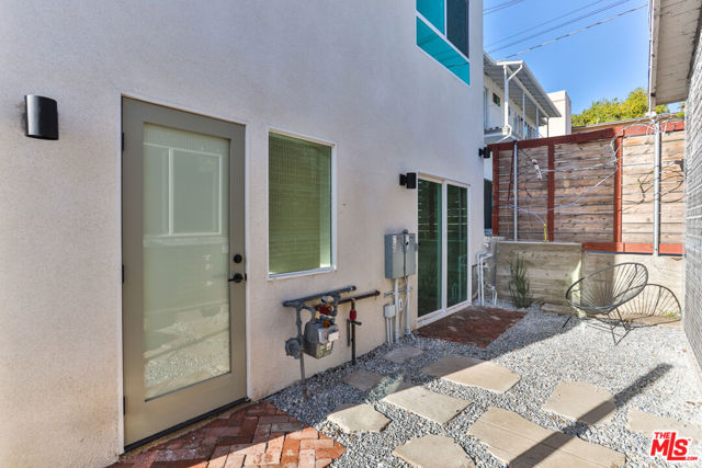 1617 1/4 Micheltorena Street, Los Angeles CA: https://media.crmls.org/mediaz/8f947bc6-394e-4121-800b-0ad69a7ad8f8.jpg