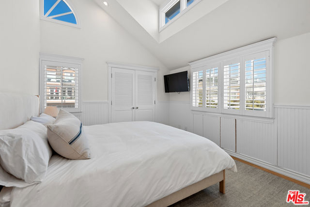 31656 Sea Level Drive, Malibu CA: https://media.crmls.org/mediaz/8f94bf6f-330f-46b4-883a-f1b9ac98e7b1.jpg