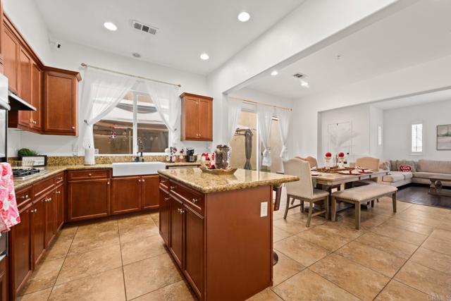 Detail Gallery Image 17 of 41 For 1683 Kincaid Ave, Chula Vista,  CA 91913 - 4 Beds | 4 Baths