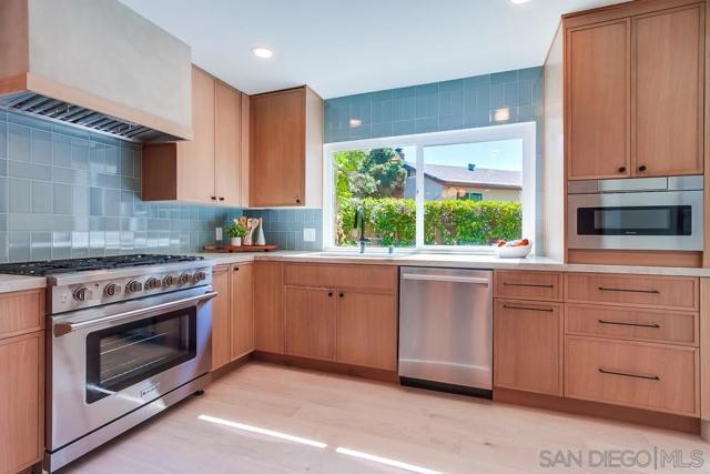 2223 Caminito Preciosa Sur, La Jolla CA: https://media.crmls.org/mediaz/8f953032-f51a-4fa9-b9f1-4e0a2bfeba07.jpg