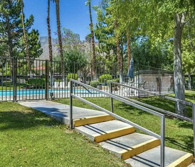 2801 N Los Felices E Circle, Palm Springs CA: https://media.crmls.org/mediaz/8f953df0-4902-4bbd-bd97-1784f73ab3d3.jpg