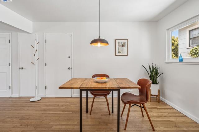 1233 Broadway, Alameda CA: https://media.crmls.org/mediaz/8f954641-1319-4a2d-9e86-b2a0e4f8d5f9.jpg