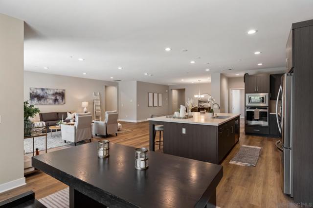 1525 Manzanita Hollows, Vista CA: https://media.crmls.org/mediaz/8f957b7b-7aa3-47f3-b49c-ea862065d72f.jpg