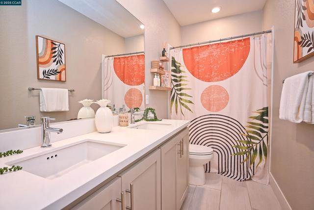 528 Caprio Ct, San Ramon CA: https://media.crmls.org/mediaz/8f95928e-02fd-450b-9720-2692c7876662.jpg