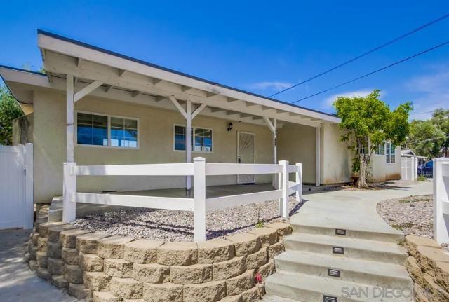 12224 Lemon Crest Drive, Lakeside CA: https://media.crmls.org/mediaz/8f95b3d6-587f-4ee1-bbbd-0f44ee3399b5.jpg