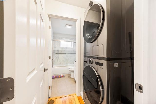 2060 San Antonio Ave, Alameda CA: https://media.crmls.org/mediaz/8f95ea0b-1211-4ed3-bae6-c21920c83e72.jpg