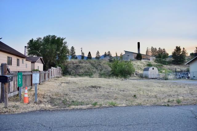 563 Shasta Avenue, Weed CA: https://media.crmls.org/mediaz/8f962ad0-5af5-41a7-be83-8ddc911945e1.jpg