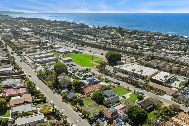 422 Seabright Ln, Solana Beach, California 92075, 2 Bedrooms Bedrooms, ,1 BathroomBathrooms,Single Family Residence,For Sale,Seabright Ln,250020260SD