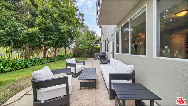 19638 Kilfinan Street, Porter Ranch CA: https://media.crmls.org/mediaz/8f964f17-95ea-4e65-9e9e-9f5cc630c5c0.jpg