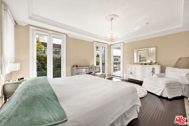 11952 Montana Avenue, Los Angeles CA: https://media.crmls.org/mediaz/8f96a100-b294-46ef-8623-9fc9c677dda0.jpg