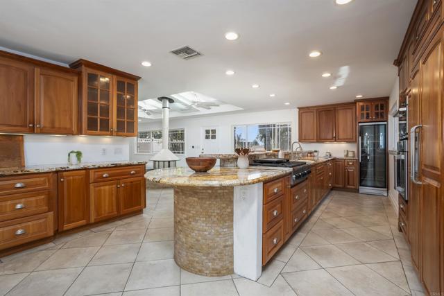 Detail Gallery Image 18 of 59 For 5861 College Ave, San Diego,  CA 92120 - 3 Beds | 2 Baths