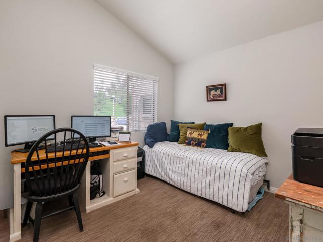 1833 Wintergreen Gln, Escondido CA: https://media.crmls.org/mediaz/8f96ceb5-b1e0-4729-9acf-9d54f3e618c3.jpg