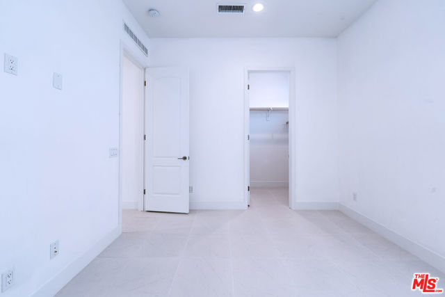 75601 Montage, Palm Desert CA: https://media.crmls.org/mediaz/8f96dbcd-f78c-45be-85be-40a4ff5584f8.jpg