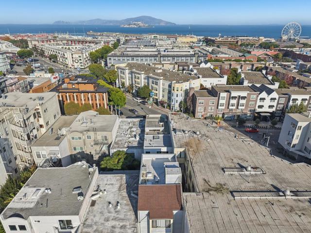 649651 Francisco St, San Francisco CA: https://media.crmls.org/mediaz/8f976fd9-233b-4e5e-9d14-d4c188e3922c.jpg