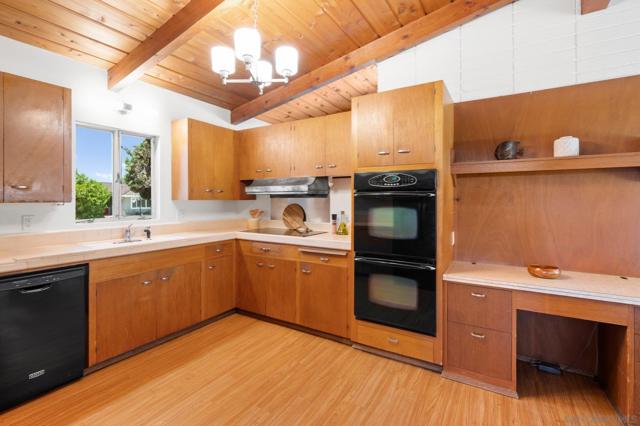 1201 Via Barranca, La Jolla CA: https://media.crmls.org/mediaz/8f977e51-175d-4e2e-81ce-895caf985059.jpg